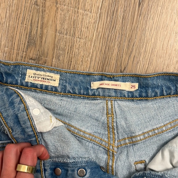 LEVI’S RIBCAGE SHORTS - Picture 8 of 9